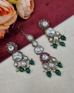 <b>Delicate</b> Hexagon Cut Kundan Stone <b>Necklace</b> Set With Earrings And Mangtika Designer Gold Plated Festive Party Wear Jewellery Sets - Product Image 3