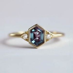 Anillo de Lujo con Alejandrita de Corte Hexagonal, Plata de Ley 925, Chapado en Oro, Engaste de Garras, Gema que Cambia de Color, Certificado, Único - Product Image 3