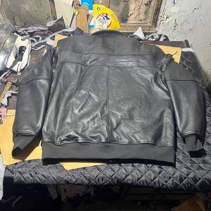Veste bomber en cuir véritable de haute qualité, faite à la main, coupe classique slim moderne, streetwear, veste en cuir premium pour tous les hommes - Product Image 6