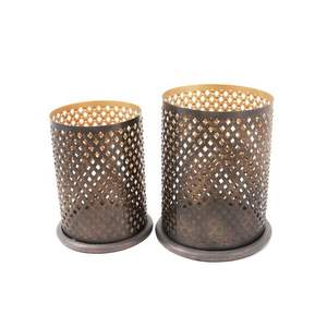 Portavelas de metal artesanal que ofrece un cálido brillo ambiental, realzando la decoración festiva en rincones espirituales y hogares. - Product Image 3