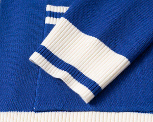 Cardigan en tricot à boutons, personnalisé, en laine/acrylique, brodé, pour l'école, les fraternités et les universités – Collection Hiver Décontractée – Vente en gros - Product Image 4