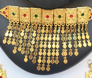 Conjunto de Collar y Pendientes Étnicos Chapados en Oro con Borlas y Piedras de Circonio Rojo y Verde para Mujer, Joyería de Boda - Product Image 3
