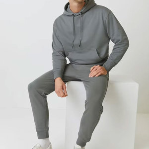 Chándal moderno para hombre, elegante y cómodo, perfecto para el gimnasio, entrenamiento, correr y estilo casual urbano. - Product Image 1