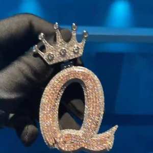 Colgante de Lujo con Letra Q de Moissanita y Corona, Collar con Inicial Estilo Hip Hop, Joyería Personalizada con Letras del Alfabeto - Product Image 3