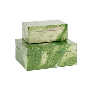 Caja de Madera Natural Ecológica para Guardar Brazaletes, Acabado Esmaltado, Diseño Personalizado Hecho a Mano, Joyero para Collares - Product Image 1