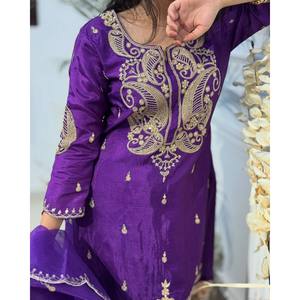 Hermoso Salwar Kameez Morado XL de Rayón para Fiesta, Top y Pantalón con Dupatta, Elegante y Estilizado por Bhanderi -BE - Product Image 3