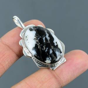 Colgante de Turquesa Blanca Hecho a Mano, Plata de Ley 925, Joyería con Piedras Preciosas, Accesorio de Moda Único y Elegante - Product Image 6