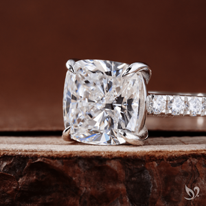 Anillo de Compromiso con Diamante Cultivado en Laboratorio, Corte Cojín, 3 Quilates, Banda Pavé Catedral, Oro Blanco de 10K, Anillo Nupcial de Lujo - Product Image 2