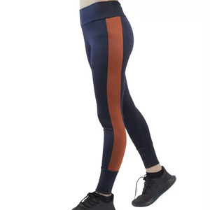 Ensemble de yoga pour femme : Leggings taille haute, soutien-gorge de sport dos nageur à encolure dégagée, bordure contrastante, sans couture, longueur intégrale, en Spandex et Polyester - Product Image 5