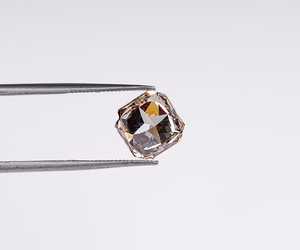 Bague de mariage en diamant de laboratoire cultivé, taille Asscher, couleur champagne fantaisie vive, pureté VVS2, 2,47 carats, 7,60 mm, certifiée IGI - Product Image 2