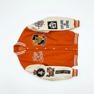 Chaqueta Varsity Kings of Concrete para Hombre, Diseño de Parches en Naranja y Crema, Estilo Urbano, Bordado, Corte Regular, Cuello Camisero - Product Image 3