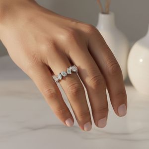 แหวนเพชรเม็ดเล็ก 2.25 กะรัต แบบ Eternity รูปทรงผสม ประดับด้วยเพชรที่เพาะเลี้ยงในห้องปฏิบัติการ ตัวเรือนชุบทอง 9K สี E สไตล์หรูหรา - Product Image 6