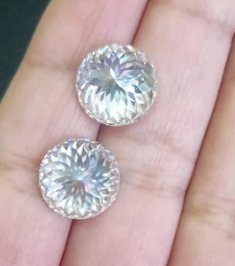 Moissanite blanche de 15 mm, taille portugaise, effet diamant |   Bague en diamant moissanite et bijoux personnalisés - Product Image 1