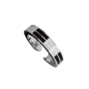 Bague à motif damier en argent sterling noir et blanc, design moderne et symbolique - Product Image 1