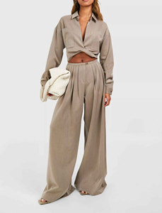 Ensemble de survêtement décontracté pour femme, extensible, respirant, écologique, avec pantalon cargo taille mi-haute et poches, et chemise - Product Image 3
