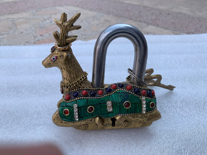 Cadenas décoratif en laiton en forme de cerf, cadenas vintage en métal en forme d'animal avec embellissement coloré, clés squelette ornées - Product Image 4