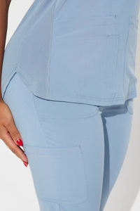 Uniformes Médicos Premium Antiarrugas de Tela Suave para Mujer, Lavables, para Uso Hospitalario, con Logotipo Personalizado - Product Image 3