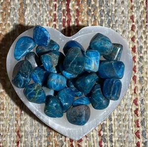 Pierres roulées d'apatite néon naturelle, apatite bleue, cristal de guérison pour le Reiki, la méditation, l'énergie, la décoration intérieure, vente en gros - Product Image 6