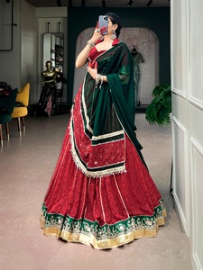 Ensemble de lehenga choli prêt-à-porter en georgette, entièrement cousu, avec imprimé foil Bandhej et dentelle Gota Patti, spécial Navratri. - Product Image 4
