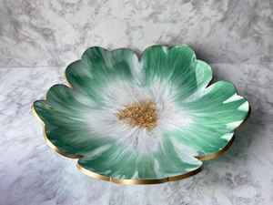 Cuenco de Flores de Resina Verde Hecho a Mano |   Centro de Mesa en Forma de Pétalo |   Cuenco de Arte Iridiscente |   Decoración del Hogar Única |   Regalo - Product Image 3