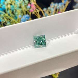 Diamante de laboratorio con corte esmeralda, verde intenso y radiante, con claridad VVS VS, certificado, gema premium para uso en joyería fina. - Product Image 1