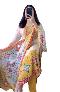 Conjunto de Salwar Kameez Tradicional de Muselina de 3 Piezas, Listo para Usar, Anarkali Kurta Pant, Vestido Largo con Estampados Florales Vibrantes, Poliéster de Secado Rápido - Product Image 6
