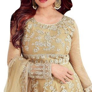 Nouvelle robe de mariée française élégante à rayures verticales unies, ornée de perles et de dentelle brodée, à prix abordable - Product Image 3