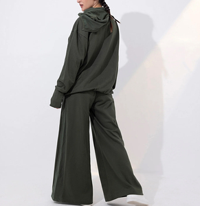 Ensemble personnalisé pour femmes, sweat-shirt à capuche en polaire et pantalon large, logo personnalisé imprimé, coupe ample décontractée, à porter toute l'année - Product Image 2