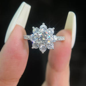 Anillo de compromiso de moissanita con diseño floral, piedra central de corte redondo, plata de ley, joyería nupcial de lujo para mujer, regalo - Product Image 1