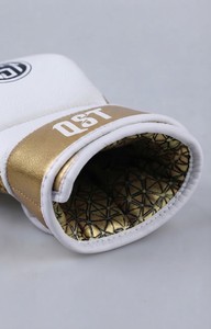 Gants de boxe QST MMA en cuir PU blanc et or pour l'entraînement |   Gants Shutter à fermeture Velcro respirants pour adultes, arts martiaux, sparring - Product Image 2