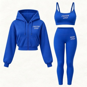 Conjunto deportivo de 3 piezas para mujer con logotipo personalizado, chaqueta deportiva con cremallera de manga larga, sujetador deportivo y pantalones capri para correr. - Product Image 3