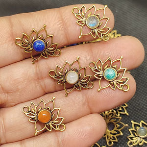 Connecteur en pierre naturelle de guérison en gros, pendentif en pierre précieuse, connecteur de mode enveloppé d'un bord en laiton - Product Image 1