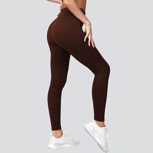 Ensemble de vêtements de sport pour femme : leggings et soutien-gorge de sport personnalisés avec logo, deux pièces, pour la gym, la course à pied et les activités sportives - Product Image 4