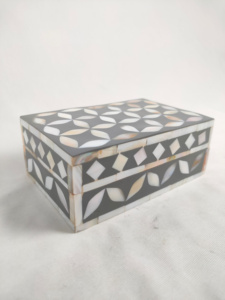 Boîtes à serpillière uniques en résine Boîtes de rangement artisanales avec incrustation de résine Boîtes à serpillière décoratives personnalisées pour solutions de rangement à domicile - Product Image 3