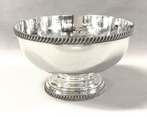 Elegante Tazón de Servir de Acero Inoxidable Contemporáneo y Ecológico para Uso en el Hogar y Hoteles, Acabado Pulido, Toque Tradicional y Elegante para Alimentos - Product Image 2