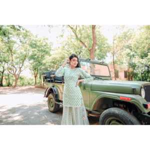 Conjunto de Kurta de Tela Crepé Transpirable Color Verde Pista para Mujer, Talla XS - Product Image 1