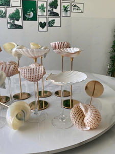Copa de vino estilo costero con conchas marinas, hecha de concha real y material de vidrio, para exhibición de bebidas en fiestas, Vietnam - Product Image 3
