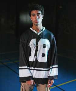 Jersey de diseño personalizado unisex, camiseta cuadrada de gran tamaño, medio cuello en V, malla Retro, impresión por sublimación, ropa de calle de fútbol Y2K, gráfico de números - Product Image 1