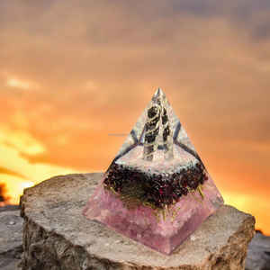 Nouvelle arrivée 2024 Orgone Pyramide Amour Rose Quartz Grenat Puces Rhodonite 90-70mm En Vrac Cristal Orgonite Pyramide - Product Image 5