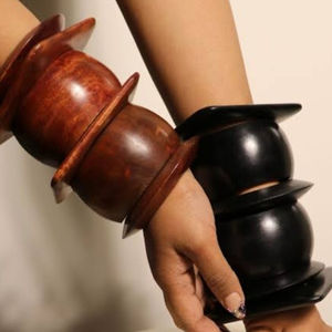 Brazaletes de madera Aurora Crest Acabado pulido suave con detalles refinados para fiestas diarias y ocasiones formales - Product Image 5