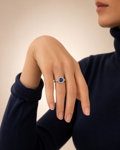 Bague Halo en Saphir Bleu pour Femme avec Diamants Sertis Griffe et Accents de Diamants, Or 10K 14K 18K et Argent 925/935 Plaqué Rhodium - Product Image 2