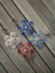 Porte-clés brodé coloré avec perles, porte-clés unique fait à la main avec un magnifique design de perles brodées pour femmes et filles - Product Image 1