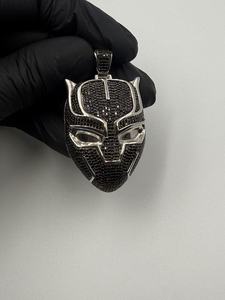 Colgante de Máscara de Pantera Negra de Plata 925 con Baño de Rodio y Moissanita, Amuleto de Lujo Temático con Incrustaciones de Piedras para Unisex - Product Image 3