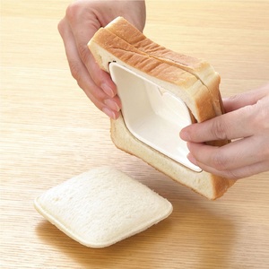 RE-182 Máquina para Hacer Sándwiches con Bordes Sellados, Cortador de Sándwiches Hecho en Japón, Moldes para el Desayuno de tu Hijo - Product Image 4