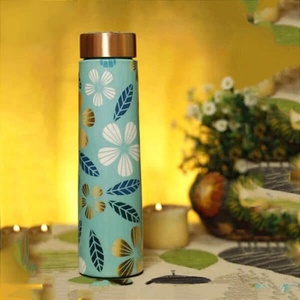 ขวดน้ำทองแดงลายดอกไม้แบบพกพาพร้อมฝาสีทองและดีไซน์สีน้ำเงิน - Product Image 1