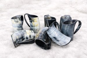 Cadeau de Noël artisanal écologique, matériau organique de haute qualité, corne à boire viking, mug à bière avec bord en laiton - Product Image 3