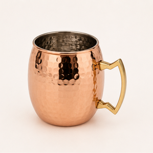 Mug Moscow Mule en cuivre pur martelé à la main, écologique, forme baril avec élégante poignée en laiton, parfait pour les cocktails, la bière et les articles de bar. - Product Image 5