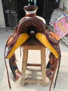 Selle artisanale haut de gamme |   Selle de cheval en cuir brut de qualité supérieure, style western |   Équipement d'équitation pour le ranching |   Édition 2026 - Product Image 2