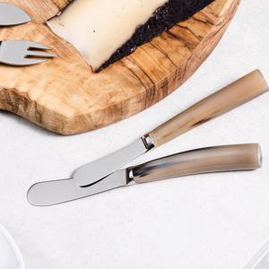 Couteau de service multifonctionnel en corne de buffle naturelle, fait main, écologique, compatible lave-vaisselle, idéal pour la découpe de gâteaux et les fêtes - Product Image 1