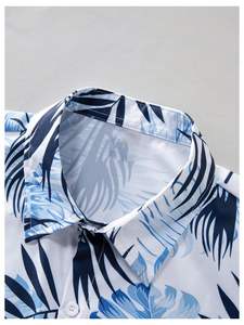 Ensemble deux pièces pour hommes, imprimé feuilles bleues tropicales, chemise à manches courtes boutonnée et short à taille élastique, tenue de plage légère pour l'été - Product Image 3